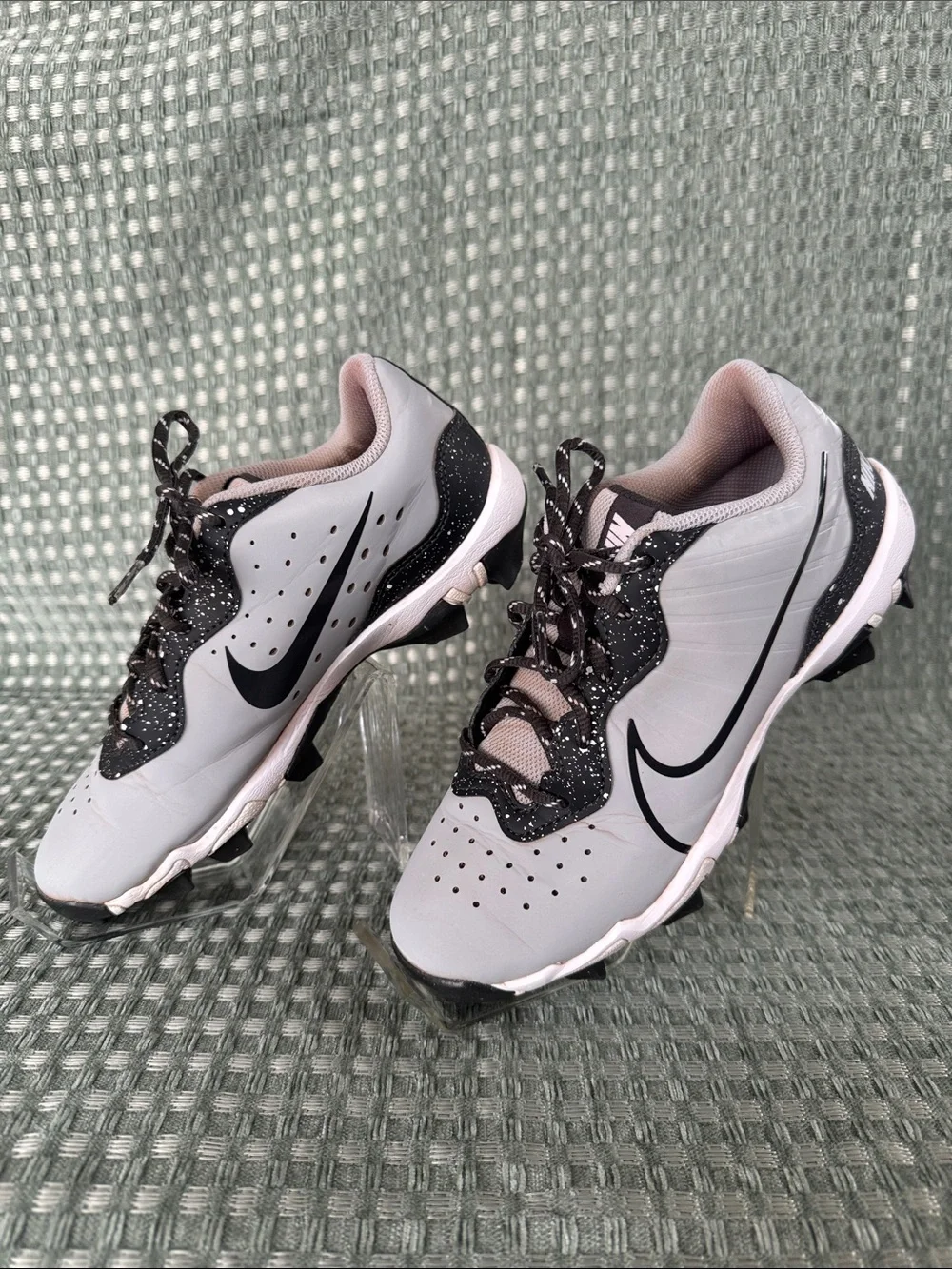 Nike Unisex Fastflex Size 5 Youth Grey Baseball Cleats